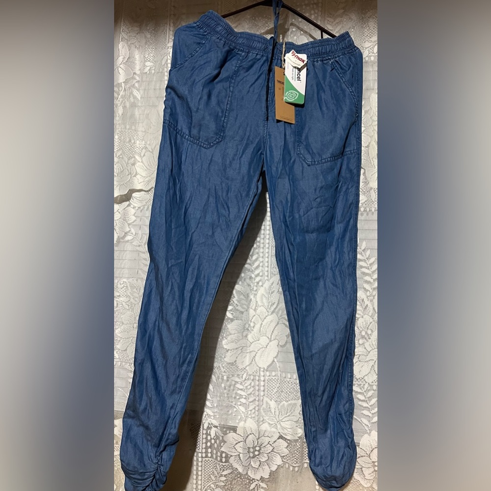 Thread supply tensel plants